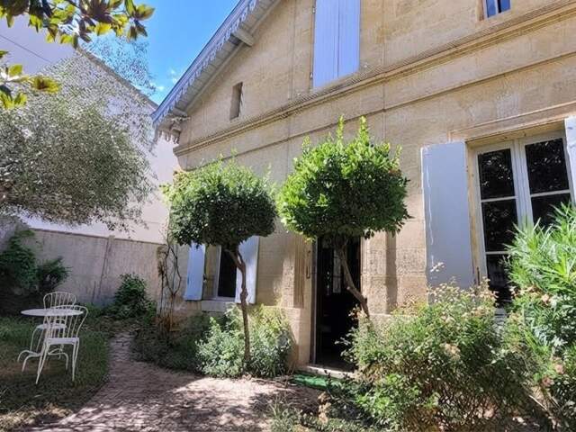 Élégante maison bourgeoise en pierre avec jardin intime au cœur de Saint-Augustin — photo du bien