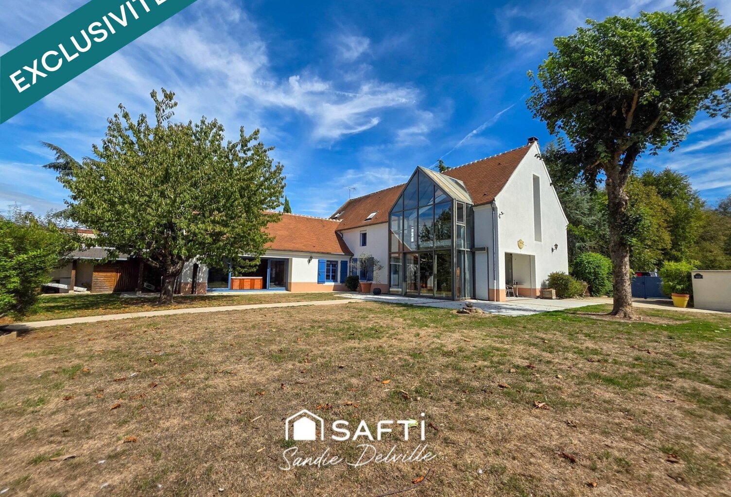Pavillon de standing 8p- 293m²- 2492m²- garage- piscine — photo 1
