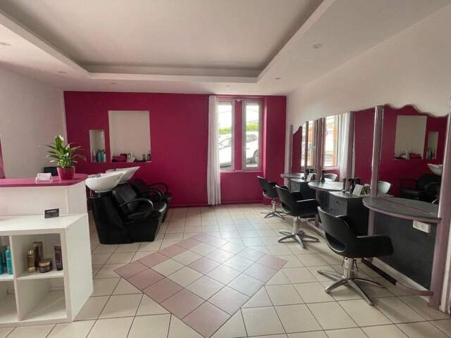 FdC Salon Coiffure avec un garage à Ceyrat — photo du bien