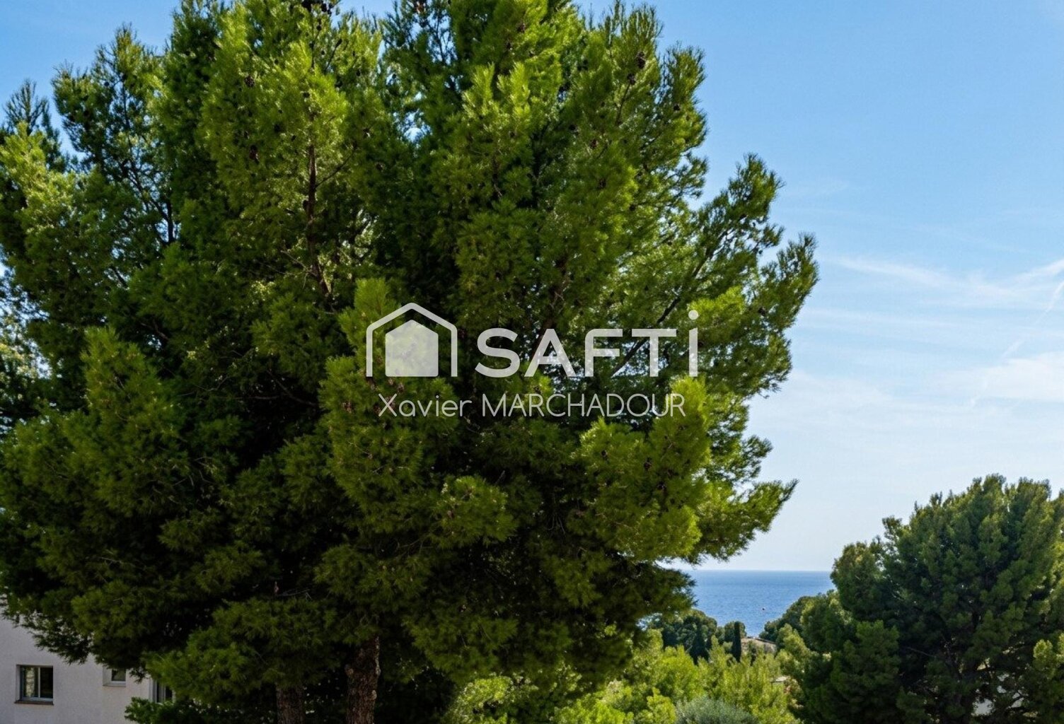 LA CIOTAT  STUDIO AVEC TERRASSE ET APERÇU MER — photo 1