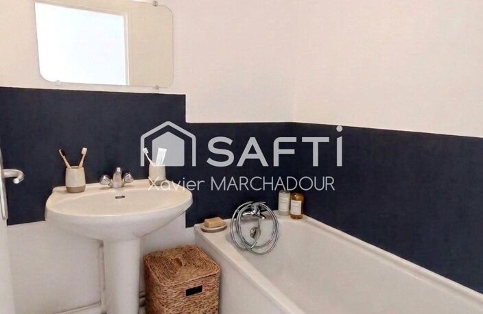 LA CIOTAT  STUDIO AVEC TERRASSE ET APERÇU MER — photo 4