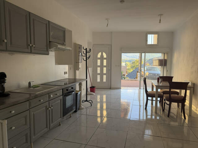 Studio meublé en RDC — photo du bien