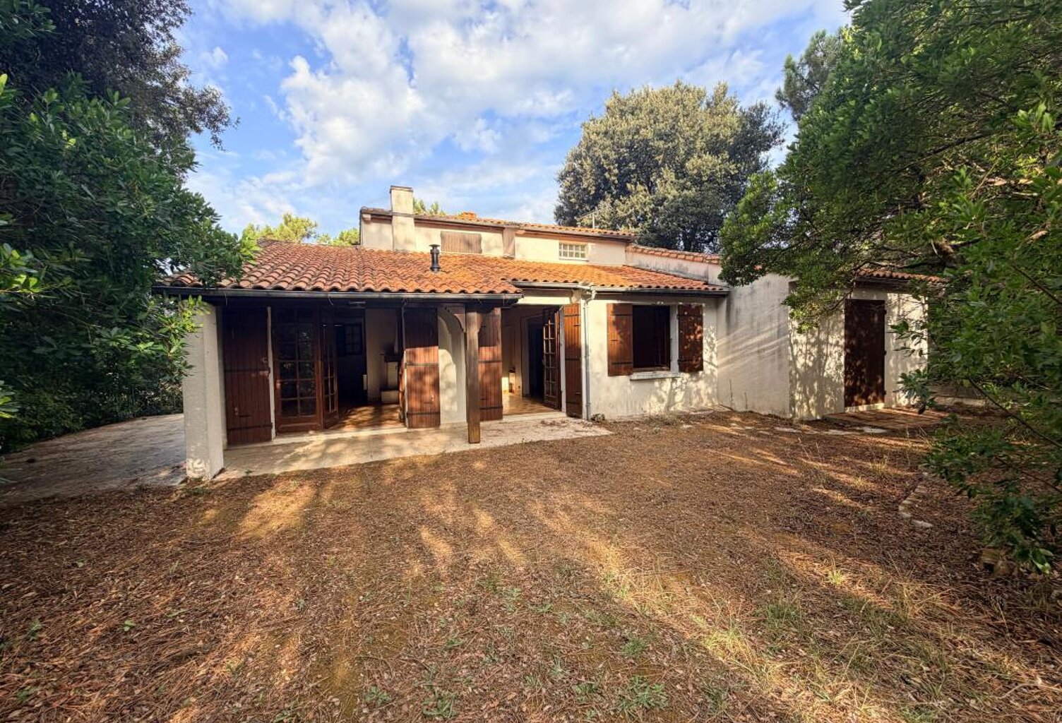 MESCHERS-SUR-GIRONDE – À moins de 500 M DE LA PLAGE – MAISON FAMILIALE AVEC APPARTEMENT INDÉPENDANT — photo 1