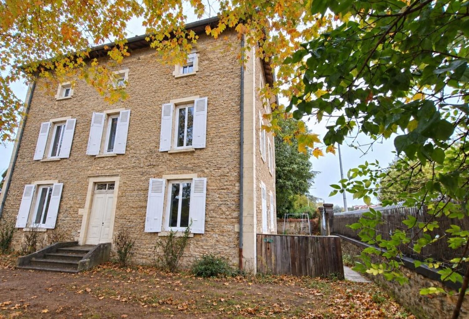 Maison à vendre 8 pièces CIVRIEUX D'AZERGUES (69) — photo 1