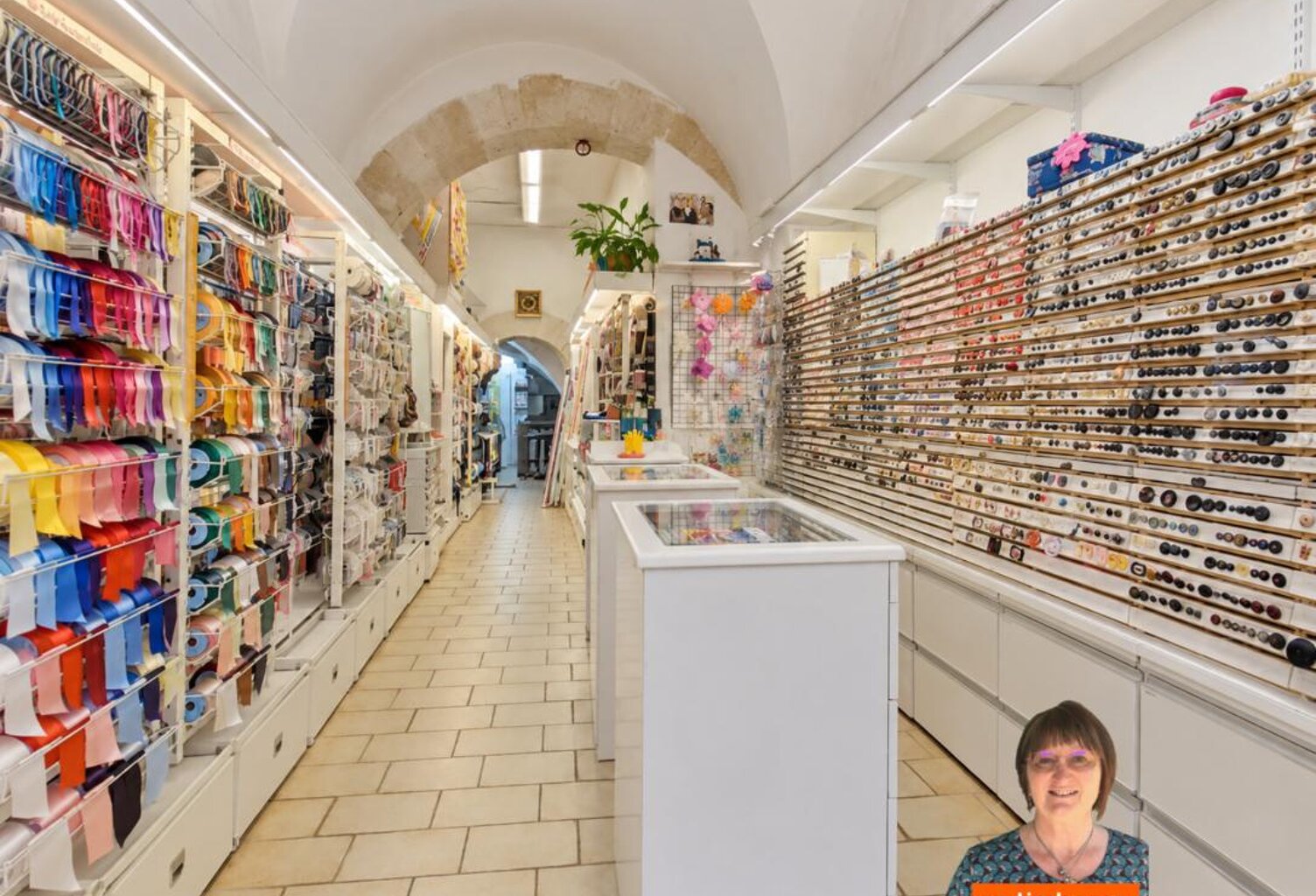 Fonds de commerce Mercerie à vendre Ecusson de NIMES (30) — photo 1