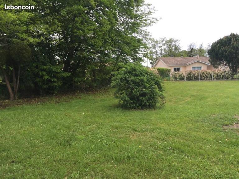 Terrain à bâtir à Targon (33760) — photo 1