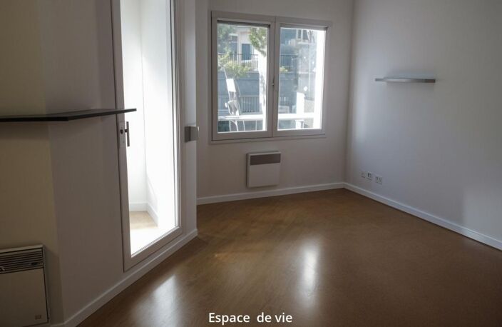 À VENDRE – STUDIO D’ENVIRON 32 m² – LYON 3e — photo 4