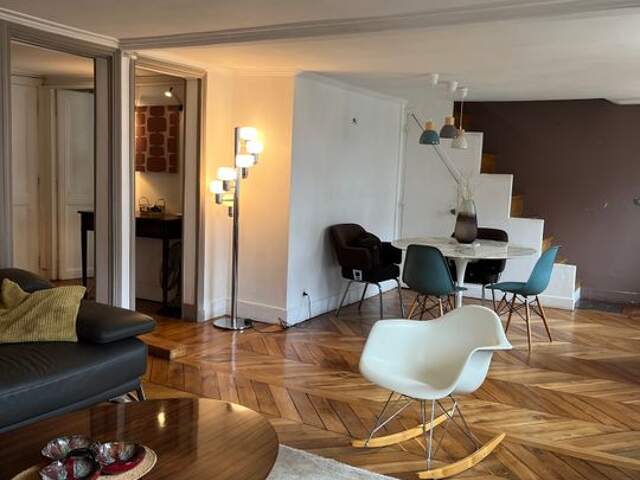 Appartement de 75m2 à louer sur Paris 08 — photo du bien