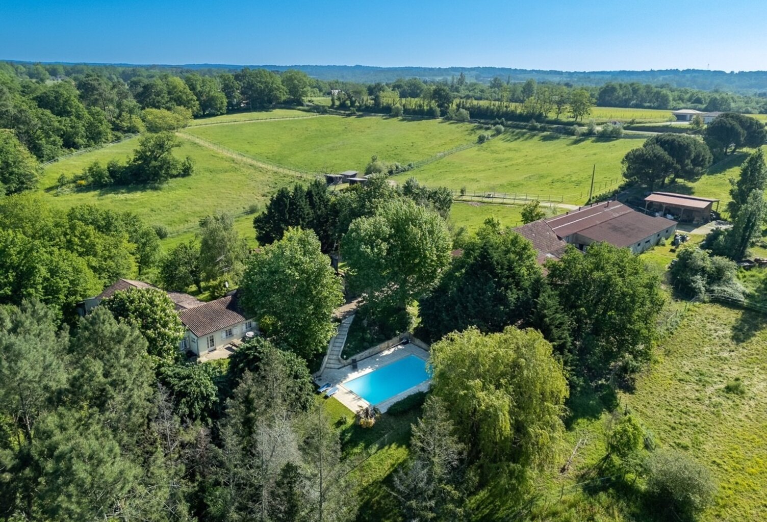 Dpt Dordogne (24), à vendre BERGERAC propriété P7 - terrain de 87000 m2 — photo 1