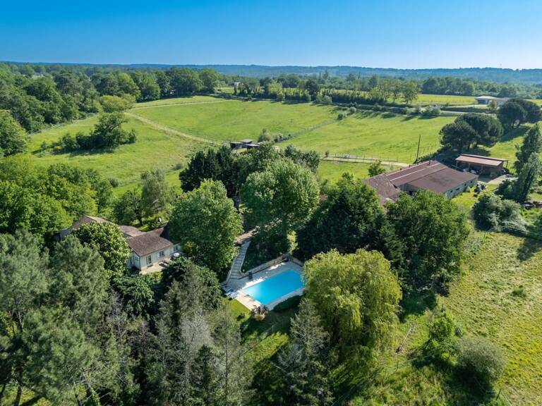 Dpt Dordogne (24), à vendre BERGERAC propriété P7 - terrain de 87000 m2 — photo 1