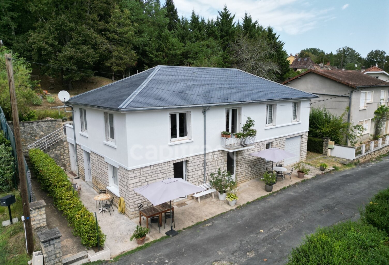 Maison à vendre 11 pièces 8 chambres SAVIGNAC LES EGLISES (24) proche école de Savignac, 1239m² de terrain — photo 1