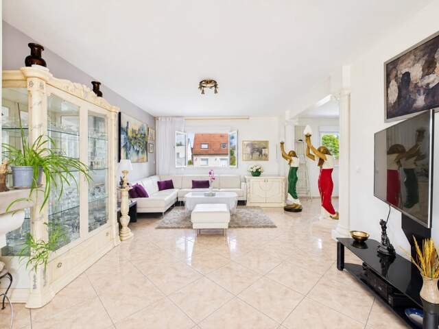 Maison à vendre 10 pièces avec piscine a MONTFERMEIL (93) — photo du bien