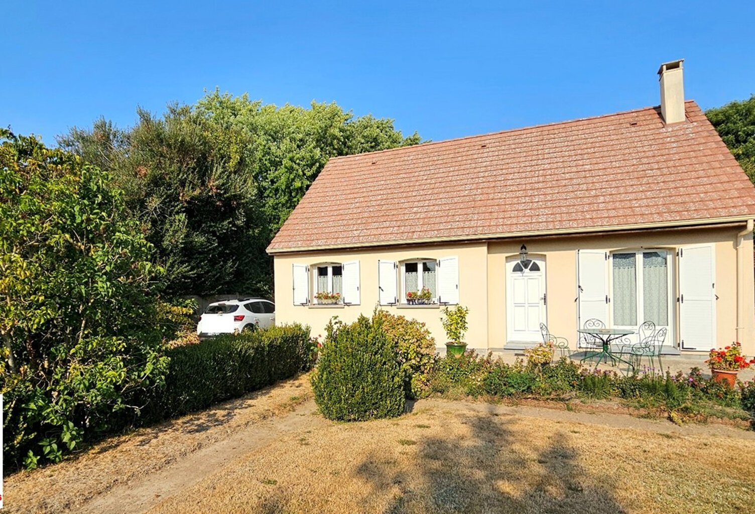 Exclusivité - Proche des Andelys - La Roquette secteur recherché - Maison de plain pied au calme de 76 m2  - 3 chambres - sur 968 m2 de terrain plat et arboré - avec un bâtiment comprenant 2 garages  - Prix :  196.000 — photo 1