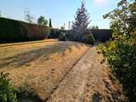 Exclusivité - Proche des Andelys - La Roquette secteur recherché - Maison de plain pied au calme de 76 m2  - 3 chambres - sur 968 m2 de terrain plat et arboré - avec un bâtiment comprenant 2 garages  - Prix :  196.000 — photo 2