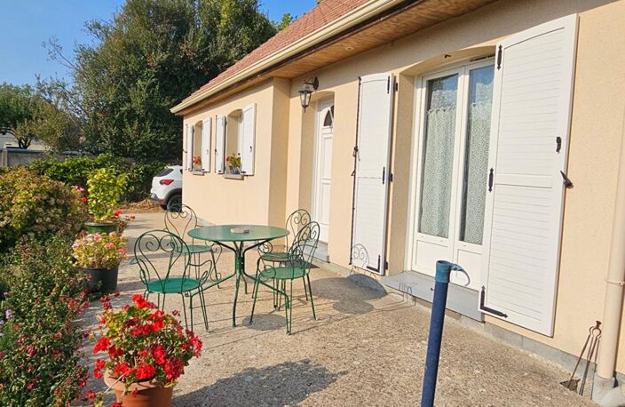 Exclusivité - Proche des Andelys - La Roquette secteur recherché - Maison de plain pied au calme de 76 m2  - 3 chambres - sur 968 m2 de terrain plat et arboré - avec un bâtiment comprenant 2 garages  - Prix :  196.000 — photo 3