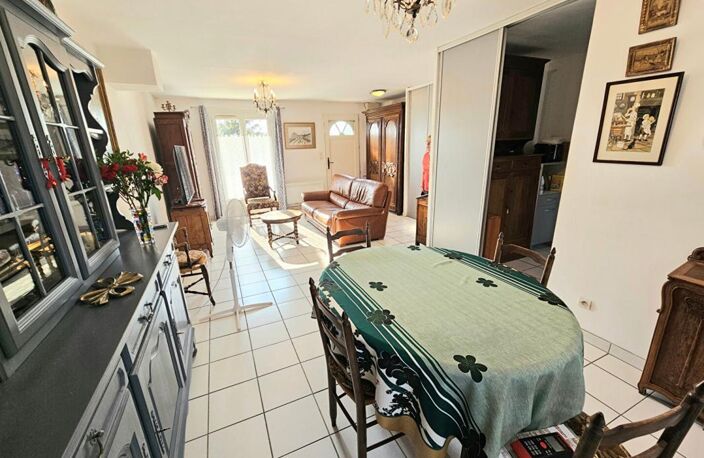 Exclusivité - Proche des Andelys - La Roquette secteur recherché - Maison de plain pied au calme de 76 m2  - 3 chambres - sur 968 m2 de terrain plat et arboré - avec un bâtiment comprenant 2 garages  - Prix :  196.000 — photo 4