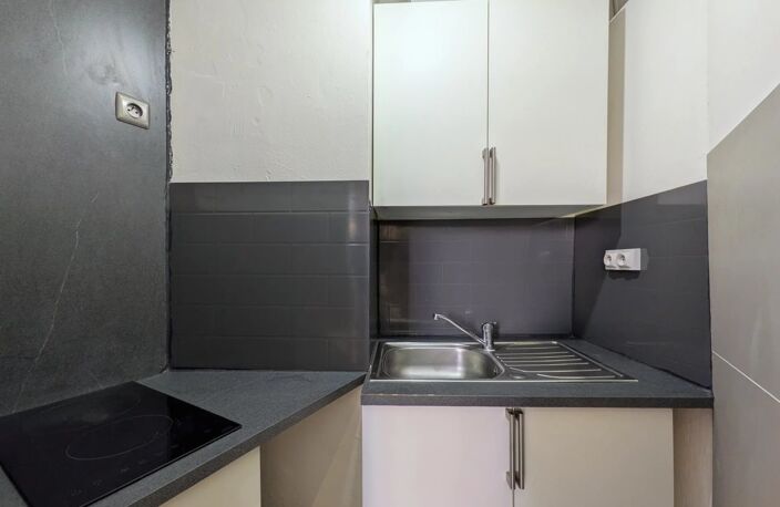 NICE - JEAN MEDECIN - Studio en bon état location saisonnière autorisée — photo 5