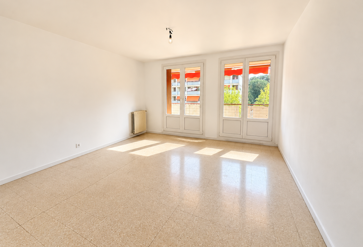Aubagne Type 3 avec balcon et stationnement — photo 1