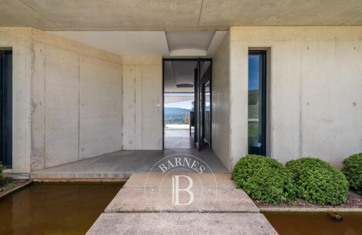 Saint-Didier-au-mont d'or - Maison contemporaine de 279m2 - 4 chambres - Terrain de 2995 m2 — photo 2