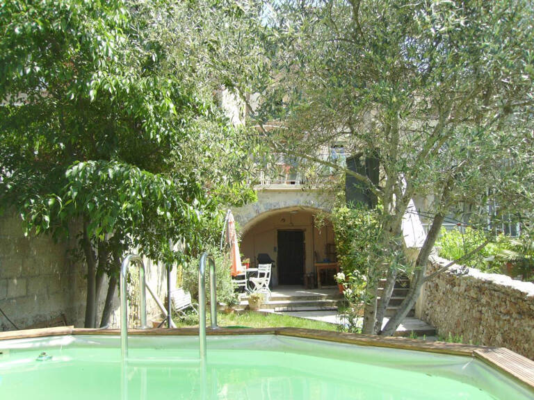 Charmante maison de rue avec jardin — photo 1