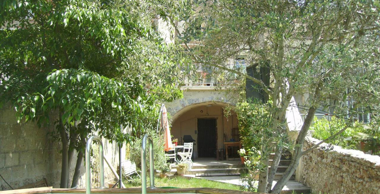 Charmante maison de rue avec jardin — photo 1