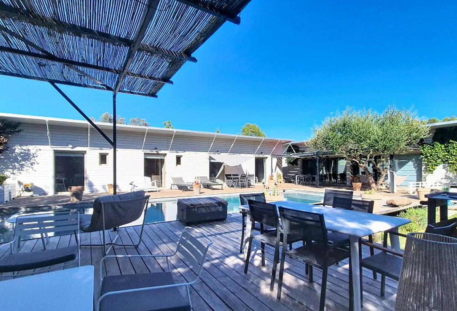 A 20mn du centre de Nîmes Magnifique villa contemporaine de — photo 1
