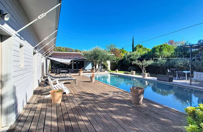 A 20mn du centre de Nîmes Magnifique villa contemporaine de — photo 4
