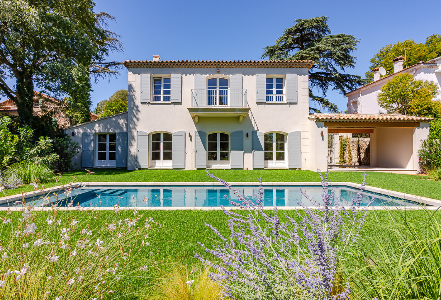 BASTIDE neuve 200 m2 sur 800 m2 de terrain avec piscine. — photo 1