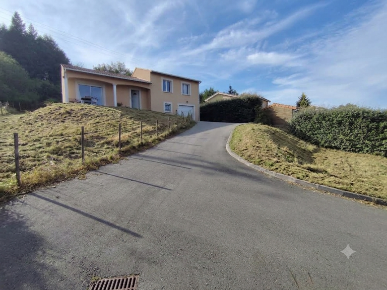 Maison 4 pièces avec garage et terrain de 994 m2 — photo 1