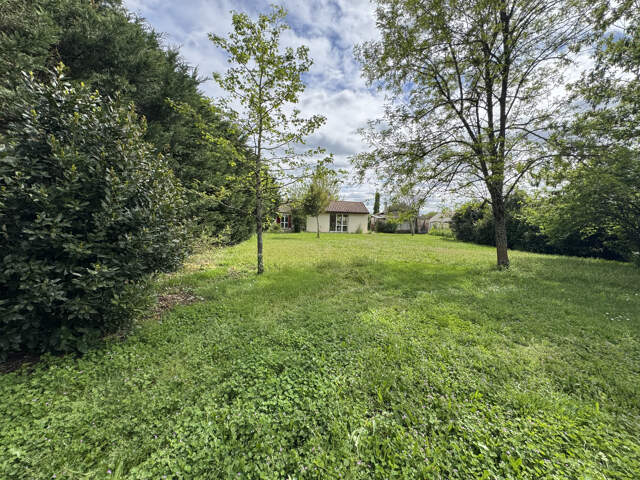 PAREMPUYRE - TERRAIN DE 574 M2 CONSTRUCTIBLE — photo du bien