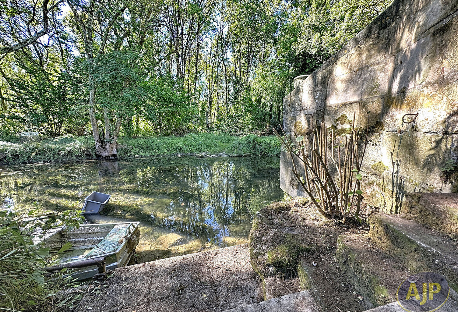 Maison de ville à terminer avec jardin et accès rivière — photo 1