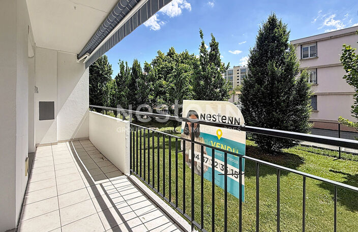 Appartement MEUBLE 2 Pièces Traversant avec Balcon et Cave - 69500 BRON — photo 2