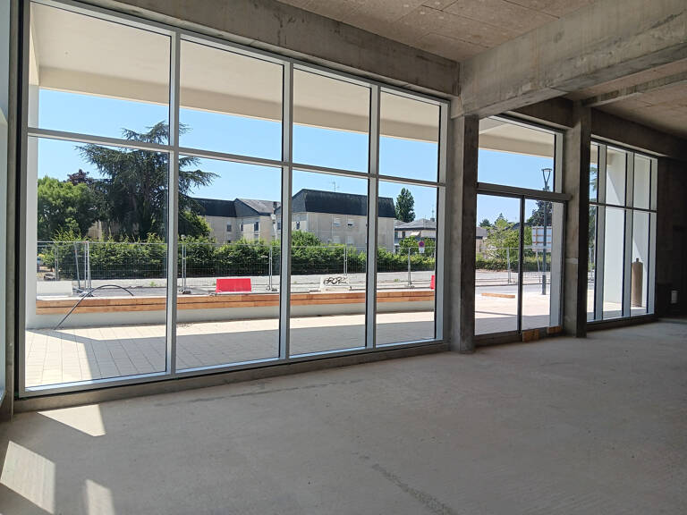 A LOUER AVRILLE 130M2 RESTAURATION POSSIBLE — photo 1