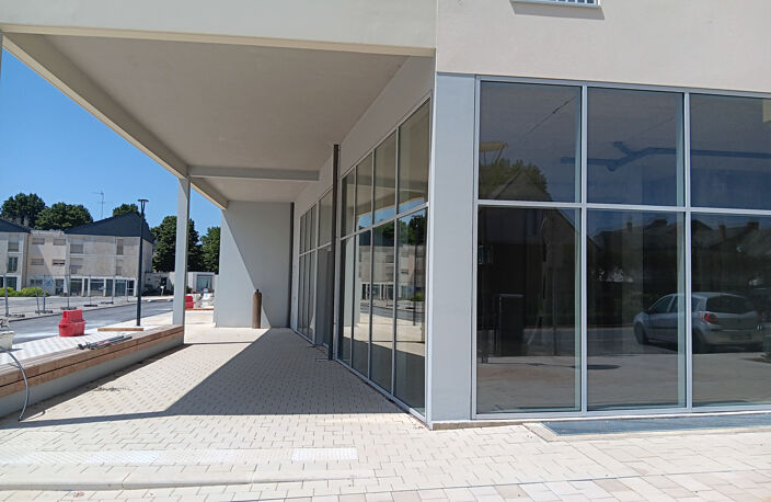 A LOUER AVRILLE 130M2 RESTAURATION POSSIBLE — photo 2