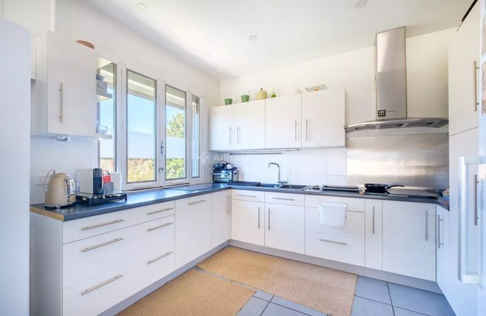 À vendre – Belle maison familiale avec dépendance et piscine – Villeurbanne — photo 5