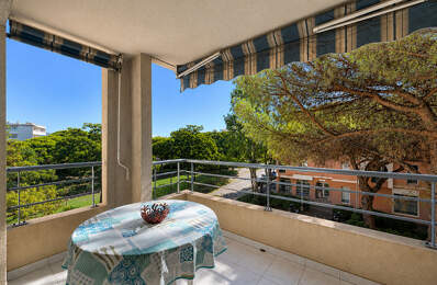 Port Fréjus - T2 en étage élevé avec belle terrasse et garage — photo du bien