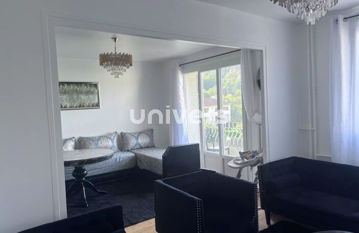 Appartement - T4  avec 2 balcons - GARAGE ET CAVE — photo 2