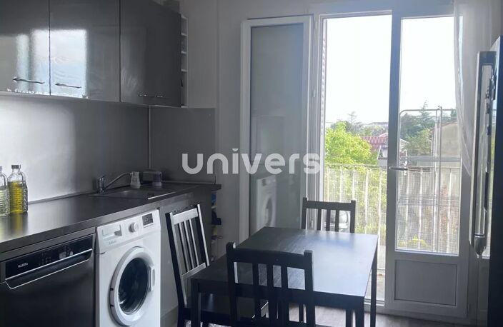 Appartement - T4  avec 2 balcons - GARAGE ET CAVE — photo 3