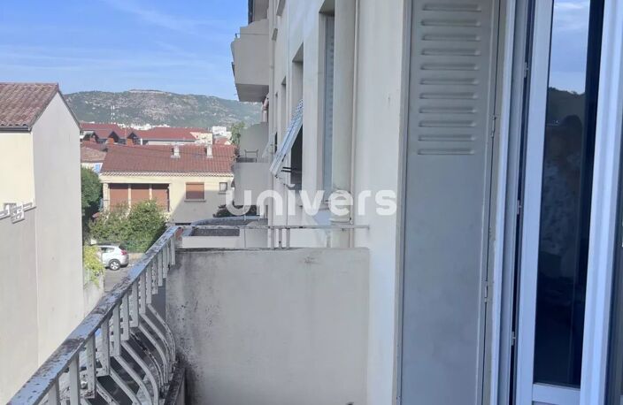 Appartement - T4  avec 2 balcons - GARAGE ET CAVE — photo 4