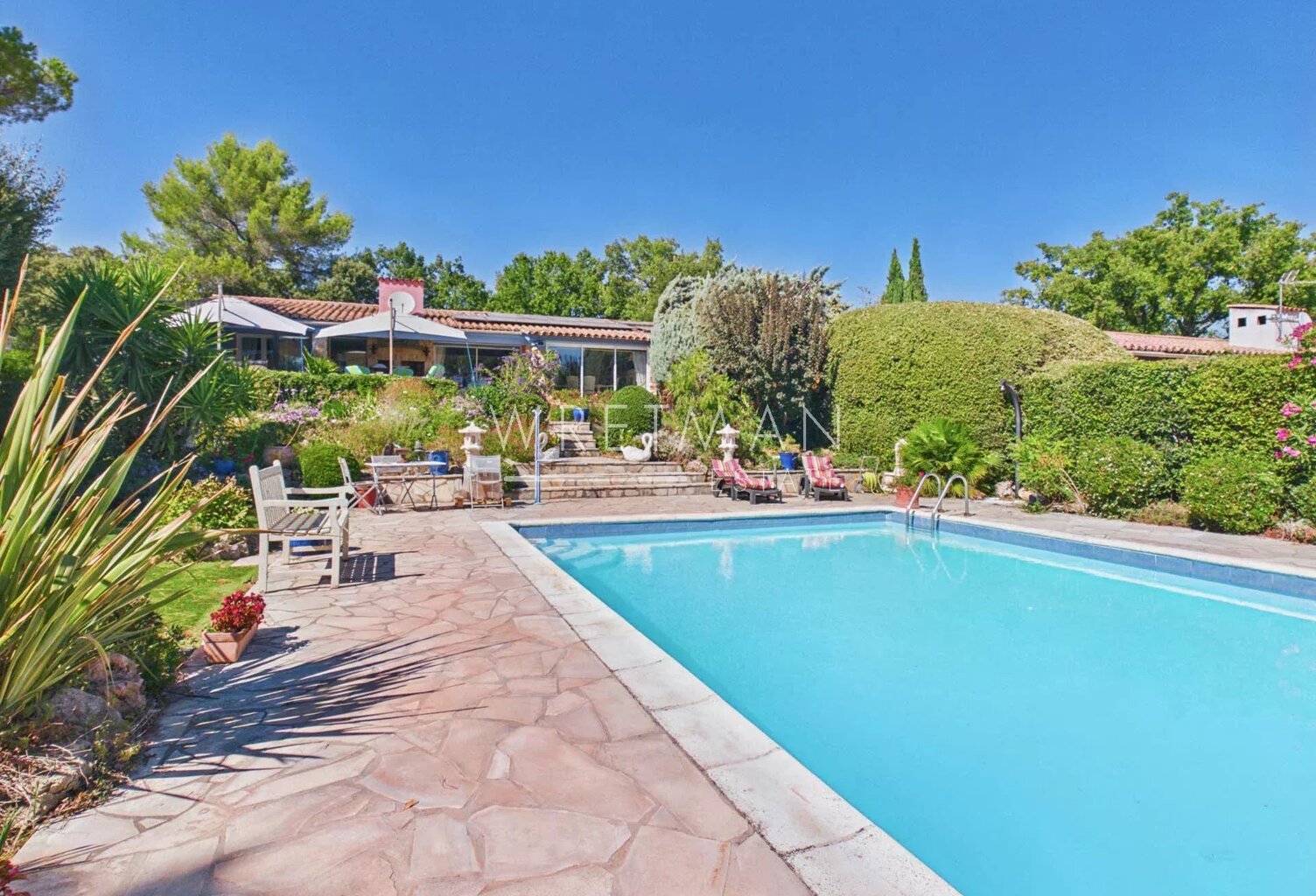 Villa plain-pied avec piscine dans domaine sécurisé - Seillans — photo 1