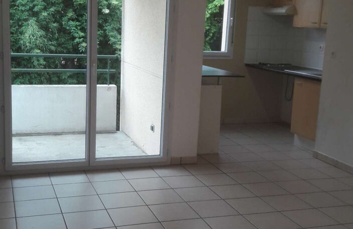 T2 AVEC PARKING ET BALCON — photo 2