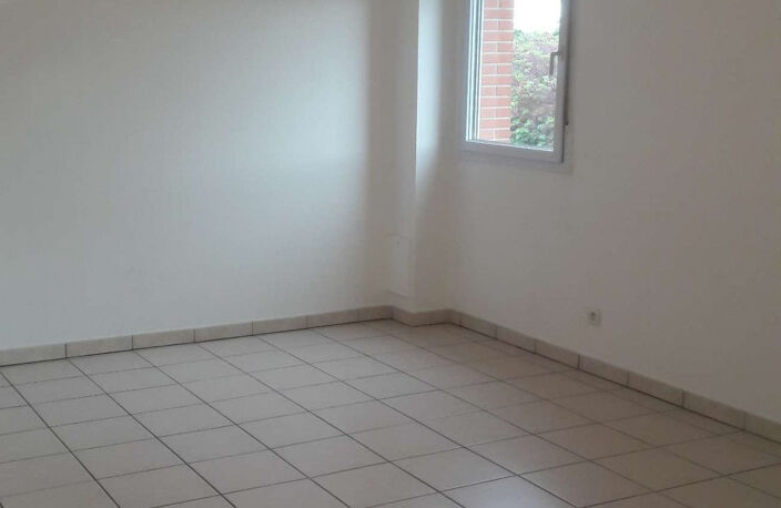 T2 AVEC PARKING ET BALCON — photo 3