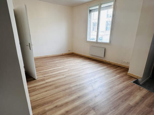 Studio rénové - disponible immédiatement — photo du bien