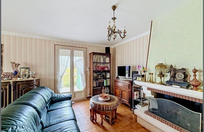 Idéalement située, en plein centre maison 4 chambres avec une vie de plain-pied — photo 4