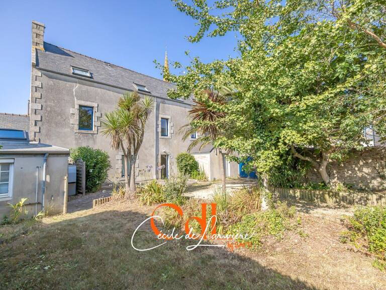 RARE SUR LE MARCHÉ  MAISON DE VILLE AVEC JARDIN + LOCAL COMMERCIAL LOUE — photo 1