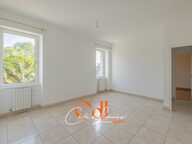 RARE SUR LE MARCHÉ  MAISON DE VILLE AVEC JARDIN + LOCAL COMMERCIAL LOUE — photo 4