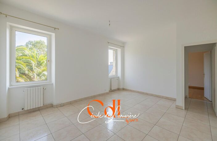 RARE SUR LE MARCHÉ  MAISON DE VILLE AVEC JARDIN + LOCAL COMMERCIAL LOUE — photo 4