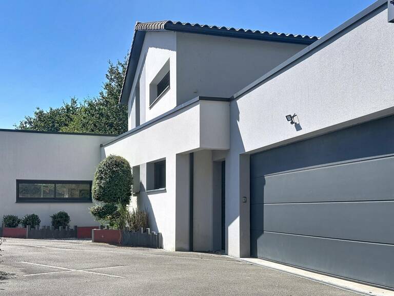 Elégante propriété de 195m² avec piscine — photo 1