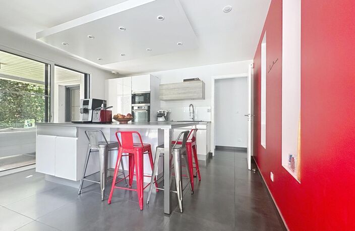 Elégante propriété de 195m² avec piscine — photo 5