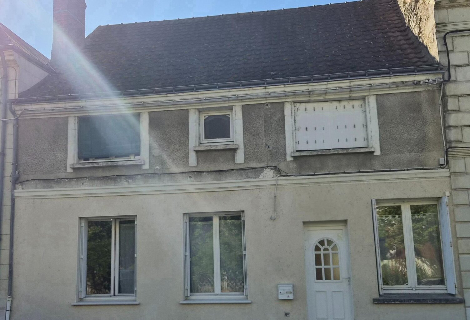 Une localisation parfaite, une belle superficie, des pièces spacieuses et fonctionnelles, pour cette demeure de ville au fort potentiel d'aménagement selon ses goûts. — photo 1